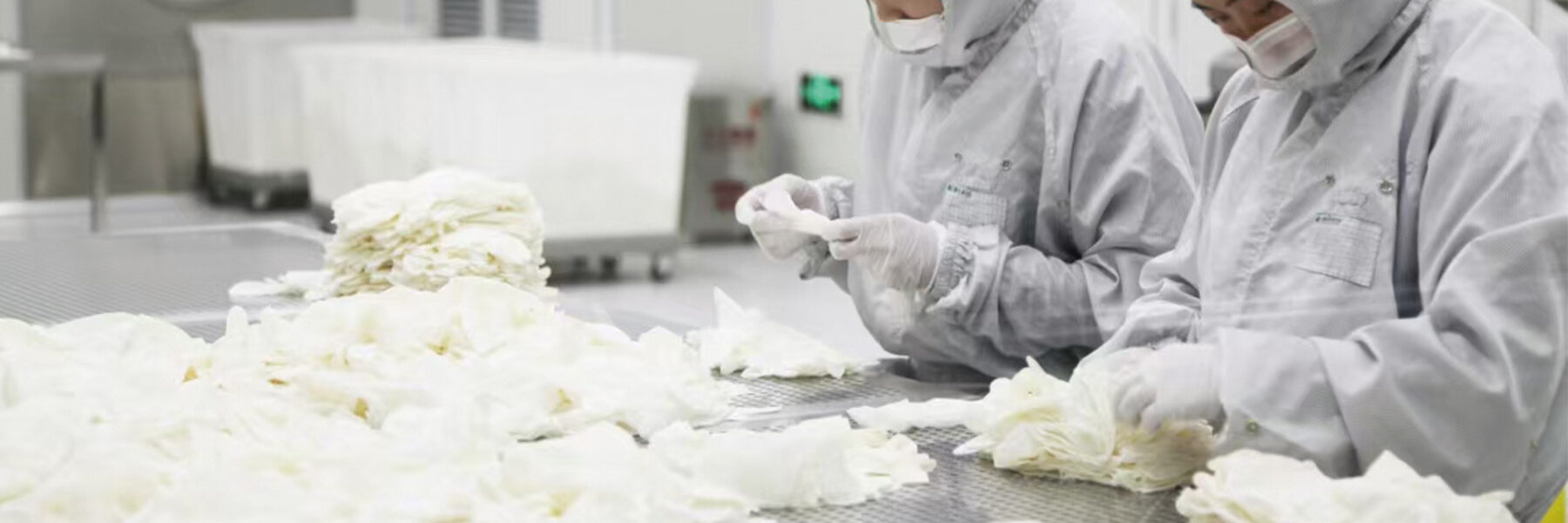 cleanroom seamless gloves used in semiconductor manufacturing